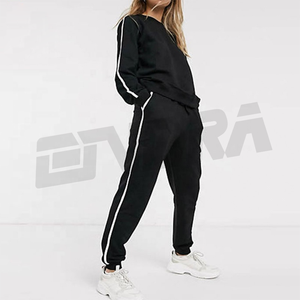 Nuevo conjunto de chándal de ropa de calle Unisex, sudadera con rayas laterales blancas y pantalones de chándal para correr, ropa deportiva informal para hombres y mujeres - Product Image 1