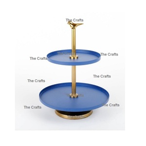 Support à gâteau classique doré et bleu, ensemble de deux supports à gâteau en fer de qualité supérieure, en vente - Product Image 5