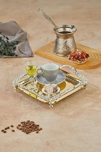 Plateau de service en métal de luxe doré, finition miroir argenté, idéal pour la présentation de café, thé et desserts, provenant d'Inde - Product Image 3