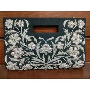 2025กระเป๋าคลัทช์ผ้าแคนวาสแบบมีซิปด้านบนสุดทันสมัยของผู้หญิงผ้า zari ปักกึ่งอัญมณีประดับด้วยลูกปัดไข่มุก - Product Image 4