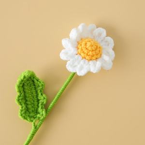 Ramas de margaritas de ganchillo terminadas, accesorios de ramo de boda tejidos y decoraciones para cestas de flores y cubos decorativos. - Product Image 3