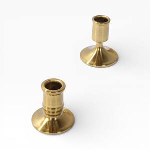 Base Compacta para Portavelas de Metal Dorado para Decoración de Mesa, Estilo de Estante y Accesorios Elegantes para el Hogar - Product Image 1