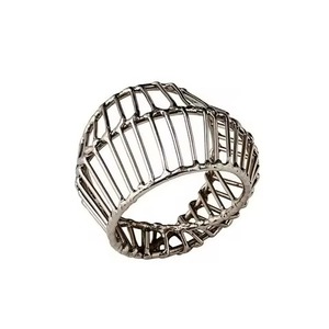 Juego de Cuatro Anillos para Servilletas de Metal Chapado en Oro, Porta Servilletas Redondos Hechos a Mano de Primera Calidad - Product Image 6