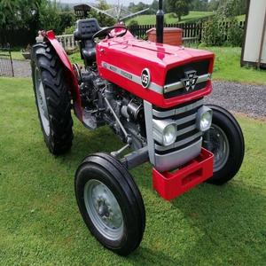 Nous proposons des tracteurs Massey Ferguson 135 4x4 haute performance, disponibles en stock à la vente. - Product Image 1