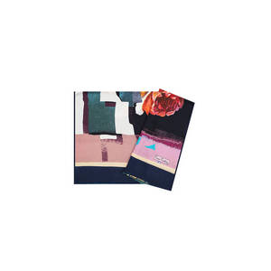 Étole rectangulaire en satin de soie bleu marine, imprimé numérique, style ethnique - Product Image 1