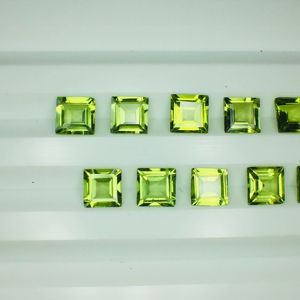 พลอยเพอริดอตธรรมชาติที่ตัดด้วยสีที่ยอดเยี่ยมและความแวววาวและหินที่สะอาดและการทำและขัดที่สมบูรณ์แบบในราคาที่ถูก - Product Image 2