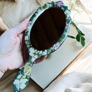 Miroir à main en résine avec finition lisse et brillante, parfait pour un usage quotidien, le maquillage ou des fins décoratives, ajoutant une touche élégante - Product Image 1