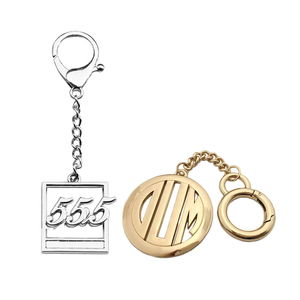 Etiqueta de etiqueta colgante de metal personalizada, con logotipo de marca, cadena de gancho para bolsa - Product Image 1