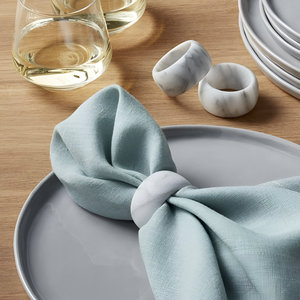 Rond de serviette élégant et luxueux en marbre blanc et or Décor de table à manger parfait pour les hôtels et restaurants Fournisseur de confiance - Product Image 1