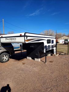 Camioneta pickup ligera Camper 4x4 Camper Pick up Slide on Canopy Truck Campe R con baños a la venta en EE. UU. - Product Image 5