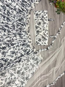 Tenue traditionnelle Style cachemiri riche fête et mariage spécial imprimé fleuri pur Chinon soie Lahenga Choli avec attache Cancan - Product Image 4