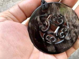 Collar étnico con colgante de cuerno de búfalo natural de estilo africano al mejor precio y venta al por mayor - Product Image 2