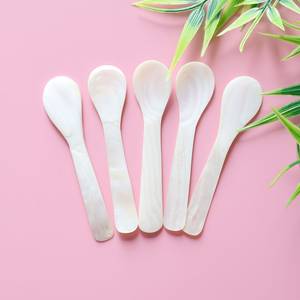 Cuillère à perles luxueuse au design ancien fabriquée à la main pour les personnes exigeantes - Product Image 4