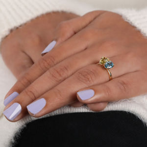 Anillo de solitario Toi Et Moi de corte de pera ovalado chapado en oro y platino Anillo de aniversario de boda clásico de moda para ella - Product Image 4