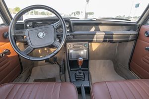 BMW 1602 Coupé de 1971, Usado en Buen Estado, Motor de 2.0 Litros y 4 Cilindros, Transmisión Manual de 4 Velocidades, Versión Estadounidense Título - Product Image 4