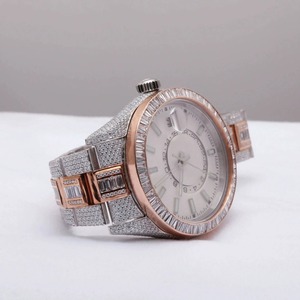 Reloj de Pulsera de Alta Gama con Diamantes de Moissanita Automáticos y Engastados para Eventos Nocturnos, Celebraciones y Atuendos Formales Disponible para la Venta - Product Image 3