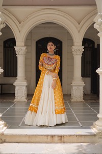 Fabricant indien de Kurtis et Lehengas attrayants en faux georgette avec imprimé Bandhani et patchwork Kutchi - Product Image 5