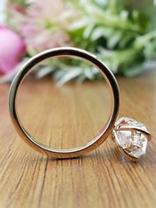 Anillo de compromiso y boda de oro de 14k/18k con diamante solitario de corte pera de 1ct VVS cultivado en laboratorio para mujer, certificado por IGI - Product Image 5