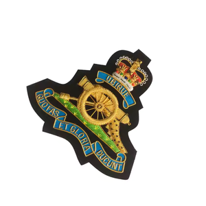 Meilleure vente à la main Golden Bullion Wire Blazer Badges Prix usine personnalisé Cérémonial brodé Badges Fabriqué au Pakistan - Product Image 6