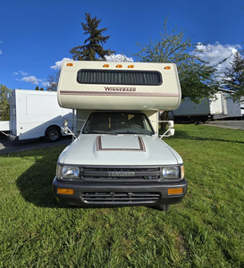 CONDUCCIÓN - VEHÍCULO USADO CON VOLANTE A LA IZQUIERDA |   CONDUCCIÓN DERECHA |   Autocaravana Toyota Winnebago Micro Mini Warrior de 1991 - Product Image 4