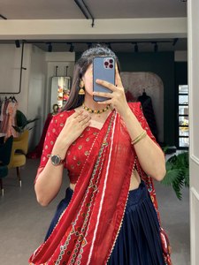 Nouvelle robe de soirée en soie Dola Minakari et imprimé feuille Lehenga Choli avec combinaison Patola et Paithani qui a l'air vibrant - Product Image 3