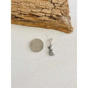 Colgante de Plata de Ley Hecho por Artesanos Navajo con Diseño de Coyote y Patrón Numérico, con Diamantes y Circonitas, Ideal para Regalos y Fiestas - Product Image 1