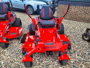 เครื่องตัดหญ้าแบบนั่งขับ Gravely ZTHD52 นิ้ว แบบ Zero Turn ขนาด 23 แรงม้า เครื่องยนต์ V Twin เหมาะสำหรับการดูแลรักษาสนามหญ้าขนาดใหญ่ พร้อมกำลังขับที่ทรงพลังและสม่ำเสมอ - Product Image 2