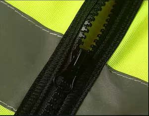 เสื้อกั๊กสะท้อนแสงสีดำมองเห็นได้ชัดเจนทำงานมีกระเป๋าเสื้อผ้าสะท้อนแสงกลางแจ้งเป็นมิตร - Product Image 5