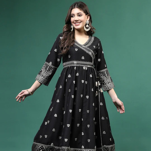 Conjuntos de Kurta, Pantalón y Dupatta Angrekha Bordados en Color Negro, Elegantes y Modernos para Mujer, Listos para Usar, Casuales, de Rayón, Cuello en V, Corte en A, OEM - Product Image 1