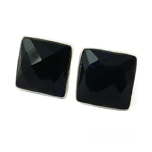 Boucles d'oreilles clous carrées géométriques en onyx noir pour femme, bijoux tendance en argent 925 avec sertissage clos, idéales pour les soirées - Product Image 2