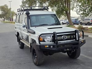 ข้อเสนอที่ดีที่สุดสำหรับ LandCruiserS 70 Hardtop ปี 2014 |   พวงมาลัยขวา |   ดีเซล V8 |   เกียร์ธรรมดา |   รถเอสยูวีอเนกประสงค์ขับเคลื่อนสี่ล้อแบบทนทาน - Product Image 4