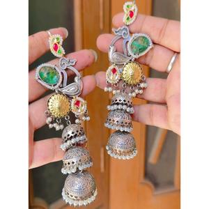 Boucles d'oreilles Fusion à trois couches faites à la main pour femmes pour des accessoires de mode festifs décontractés et de mariage - Product Image 1