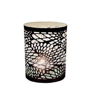Elegante Portavelas Decorativo de Metal Verde con Diseño Floral Calado, Portavelas de Hierro de Primera Calidad para Decoración del Hogar y Eventos - Product Image 3