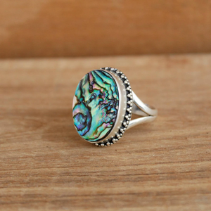 Bague de mariage classique en argent sterling 925 avec pierres précieuses Bijoux de promesse personnalisés Cadeau de fiançailles Coquille d'ormeau Réglage de lunette Coupe ovale - Product Image 4