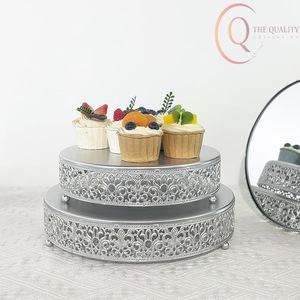 Elegante Soporte para Pastel de Metal con Acabado Refinado, Ideal para la Presentación de Pasteles y Decoración de Mesa - Product Image 3