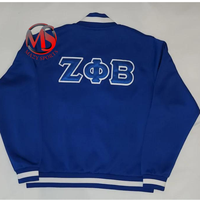 Blouson Bomber Matelassé Décontracté Bleu pour Femme avec Col Zippé et Écusson Brodé Zeta Phi Beta en Tissu Satiné – Collection Automne