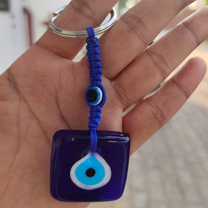 Llavero de Cristal Azul con Ojo Turco, Amuleto Cuadrado Hecho a Mano, Amuleto de Ojo Turco - Product Image 2