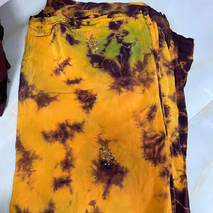 Tissu de sari en soie tie-dye fait main, style bohème, vintage, 100% soie pure, tissu ethnique, tissu de sari en soie recyclée - Product Image 1