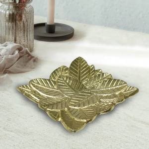 Las bandejas decorativas doradas de patrón tradicional de aluminio son adecuadas para diversos usos, incluyendo servir dulces de frutas secas - Product Image 1