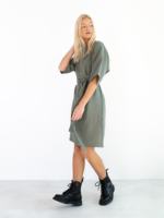 Robe Mini Formelle Bohème d'Été en Taffetas de Soie pour Femme, Col Halter, Coupe Ample et Simple avec Fente – Prix de Gros Direct Usine de Vêtements Professionnelle
