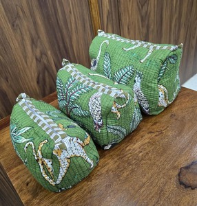 ชุดเคสซิปลายสัตว์สีเขียวเป็นมิตรต่อสิ่งแวดล้อมสำหรับใส่แต่งหน้าสไตล์วินเทจทนทานกันน้ำขนาดเล็ก - Product Image 1