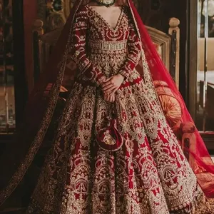 Ricamo zari pesante alla moda su abito da sposa anarkali & lehenga con perline di cristallo impreziosite, dabka work for Wedding @ 2024