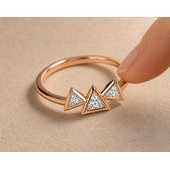 Bague anti-stress triangulaire en moissanite – Bijou étincelant pour soulager l'anxiété - Product Image 4