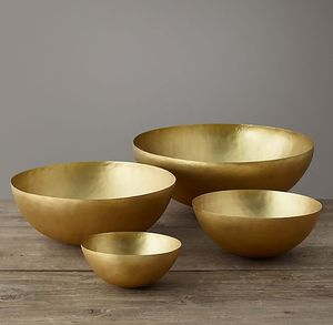 Bol de service en laiton artisanal de forme unique pour des expériences culinaires de luxe et des arrangements de buffet design - Product Image 6