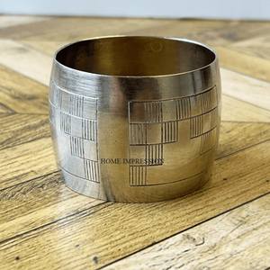 Anneau de serviette en métal plaqué argent élégant pour la mise en place de mariage, taille et forme personnalisables, fabricant et exportateur indien, prix bas - Product Image 1