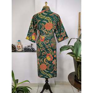 Vestido Maxi de Verano Estilo Boho Hindú, 100% Algodón, Estampado a Mano, Transpirable, Cuello en V, con Flores Verdes, Rojas y Amarillas, Tipo Kimono - Product Image 4