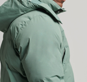 Veste d'hiver matelassée pour homme avec logo sur le devant en toile personnalisée, à capuche, rembourrée de duvet, surdimensionnée, fine, 100% nylon, imperméable, coupe-vent - Product Image 3