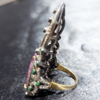 REYES Bague artisanale en pierre précieuse de style victorien rubis émeraude avec accents de diamant Bijoux de luxe en or 14 carats et en argent 925