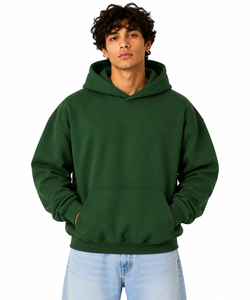 Diseñado en Italia, Sudadera con Capucha para Hombre, Tejido Cómodo, Ideal para el Invierno y Perfecta para Cualquier Ocasión, Color Verde Oscuro - Product Image 1