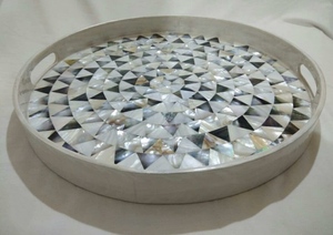 Bandeja para servir de madera y bambú ecológica hecha a mano al por mayor con incrustaciones de nácar para alojamiento de alimentos - Product Image 3